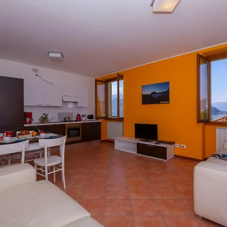 דירה Fiumelatte Sleeps 4 Air Con Wifi ורנה